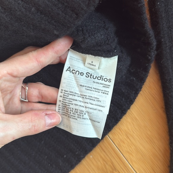 Acne studios ripped turtleneck sweater - Picture 4 of 4